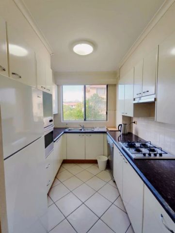 2 bed 2 bath - Photo 5