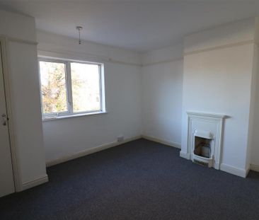 3 bedroom end of terrace house to rent - Photo 2