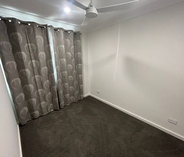 SOLAR - TWO SPLIT SYSTEMS & EVAP - IDEAL LOCATION - Photo 3