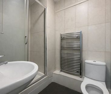 Furnished Double Room To Let - HP11 - Photo 3