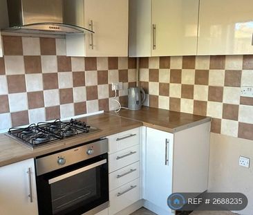 3 bedroom semi-detached house to rent - Photo 6