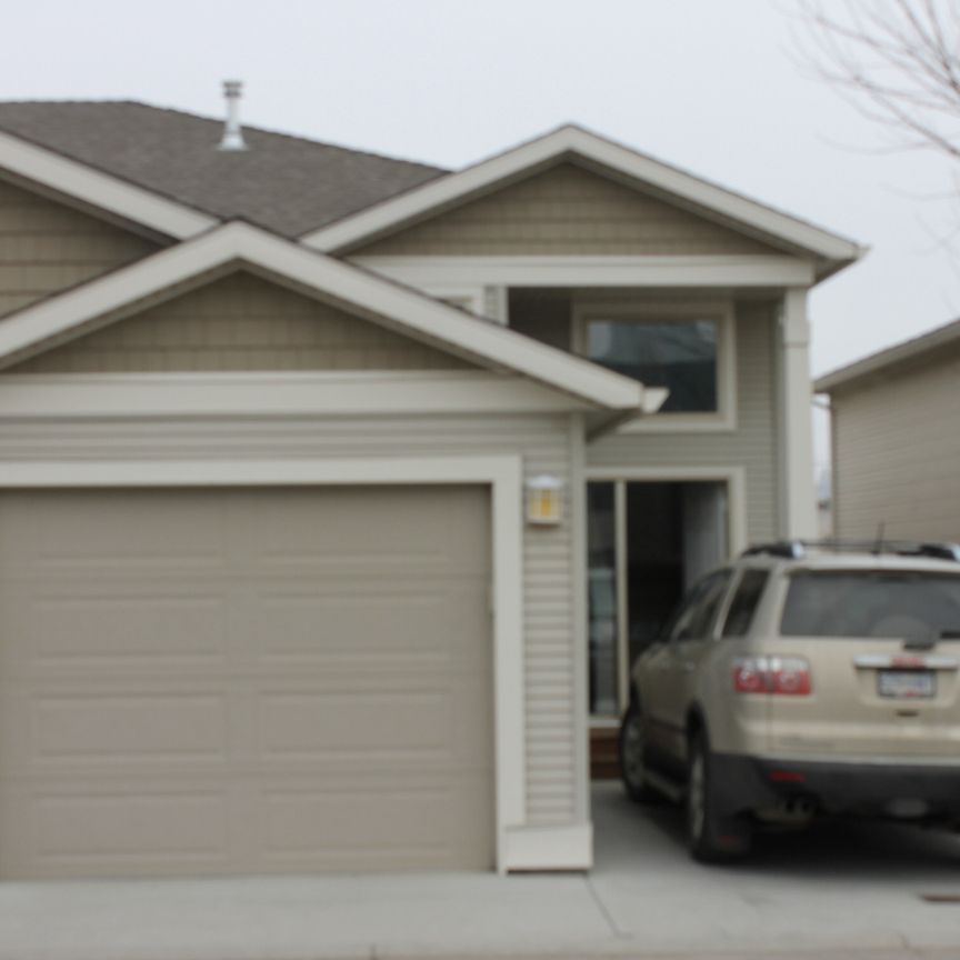 3 Bedroom Townhouse in Glenmore - Photo 1