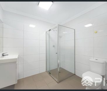 Tile Floor 2 Bedroom Apartment, Superb Central Location! - Photo 5