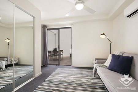 Secure Courtyards Are Hard to Find! - Photo 2