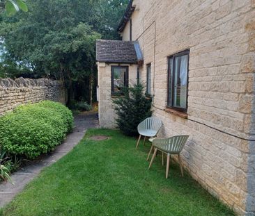 A spacious one bedroom flat situated close to town centre. Short te... - Photo 2