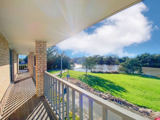 Spacious Two-Storey Home Overlooking Telarah Lagoon - Photo 1