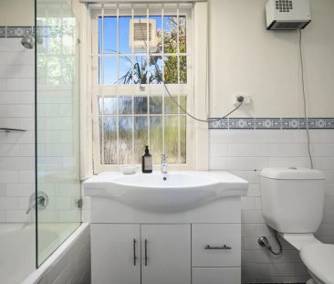 Charming, move-in-ready terrace - Photo 3