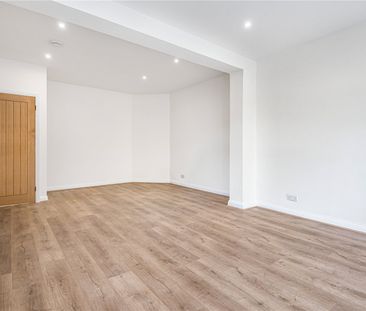 Meadway, Barnet - Photo 1