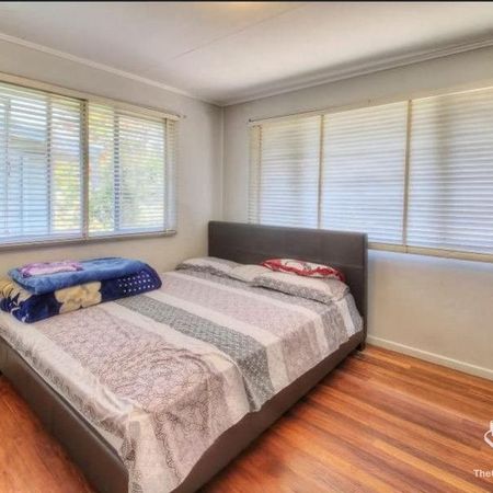 Convenient 4-Bedroom House in Prime Location - Photo 3