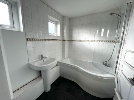 2 bedroom end of terrace house to rent - Photo 5