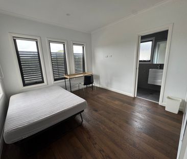 Glen Waverley - Photo 1