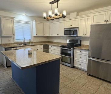 For Lease - 41 Melrose Avenue, Wasaga Beach, Ontario - Photo 4