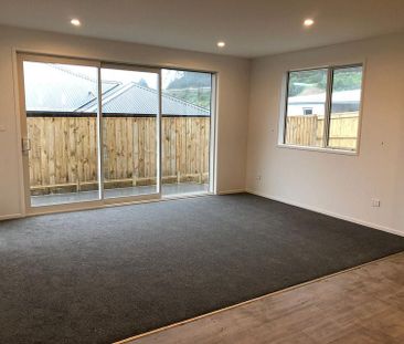 Designer 3 Bedroom Home - Photo 2