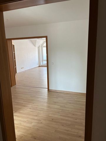 Große 3 Zimmerwohnung im 2.Obergeschoß in zentraler Lage von Wilhelmshaven - Photo 3