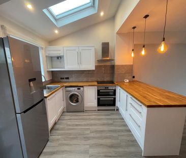 3 bedroom semi-detached house to rent - Photo 5