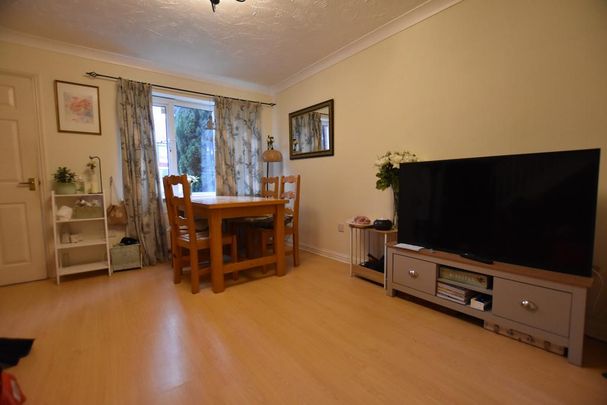 3 bedroom end of terrace house to rent - Photo 1