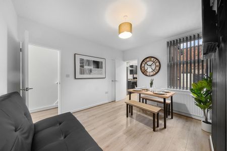 Room in a Shared House, Dacy Road, L5 - Photo 2