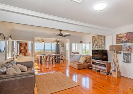 Stunning Home on The Hummock with Ocean Views - Photo 5
