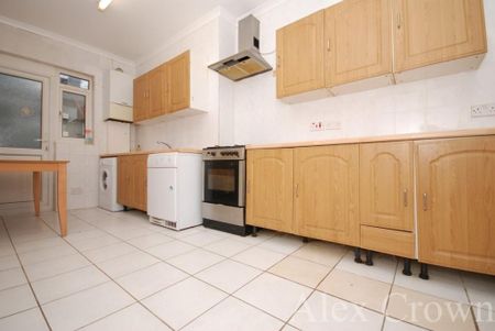 4 bedroom semi-detached house to rent - Photo 5