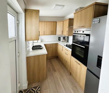 3 bedroom end of terrace house to rent - Photo 1