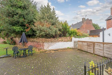 3 bedroom semi-detached house to rent - Photo 5