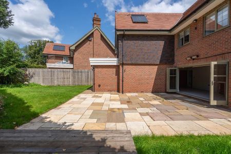 4 bedroom detached house to rent - Photo 5