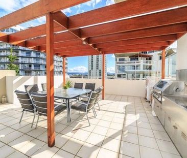 Rare SUB penthouse 3 bedrooms 3 bathrooms 2 carparks 360 degree view pet friendly aparment - Photo 6