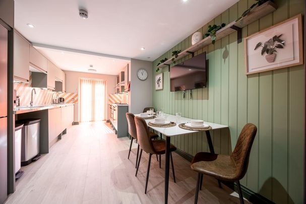 1 bedroom in a house share to rent - Photo 1