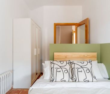 Spacious room with private terrace at Cuatro Caminos - Photo 2