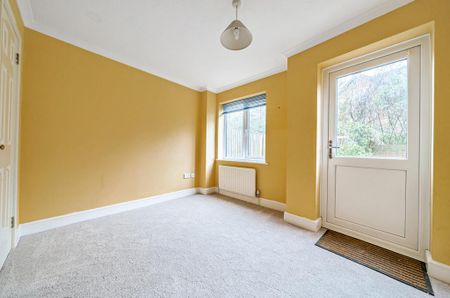 3 bedroom terraced house to rent - Photo 5