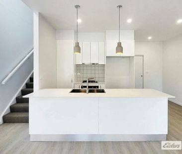 Modern Freestanding Townhouse - Photo 2