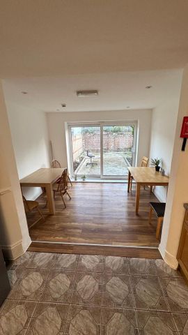 1 bedroom in a house share to rent - Photo 3