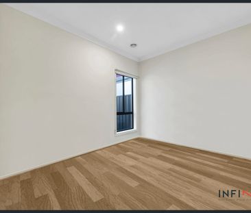 Luxury Living on prime location of Tarneit, - Photo 2