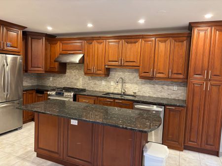 For Lease - 3968 Foxwood Avenue, Mississauga, Ontario - Photo 2