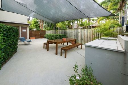 Double Room | Rent Includes Electricity, WiFi & Water | Bus Stop @ Front Door. - Photo 2