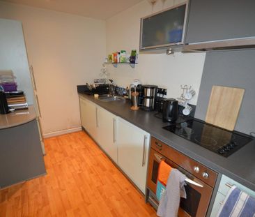 2 bedroom flat to rent - Photo 2