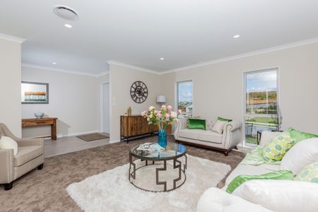 Spacious Five-Bedroom Single-Level Family Home - Photo 3