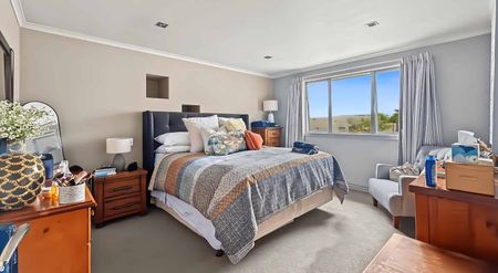 Spacious Family Home in Prime Merivale Location - Photo 2