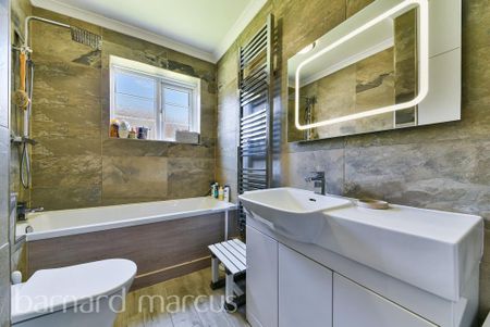 3 bedroom flat to rent - Photo 5