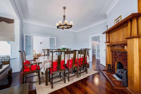 Beautifully Presented Character Family Home - Photo 3