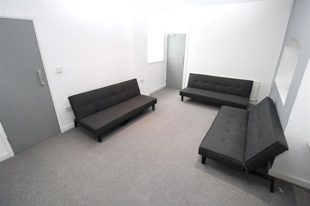 Room For Rent Park Street, Pontypridd - Photo 1