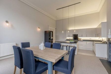 3 bedroom flat to rent - Photo 4