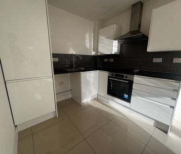 1 Bed Flat, Block, SO15 - Photo 3