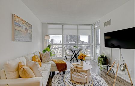 Yonge Street - Photo 2