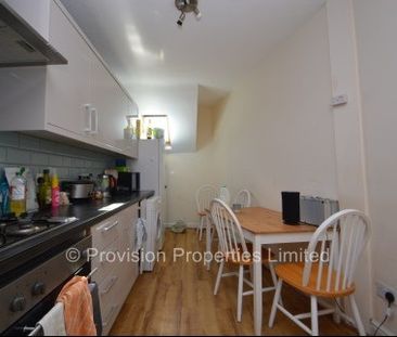 12 Bedroom Student Houses in Hyde Park - Photo 2