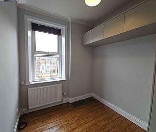 4 bedroom flat to rent - Photo 3