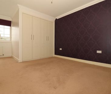 4 bedroom end of terrace house to rent - Photo 2