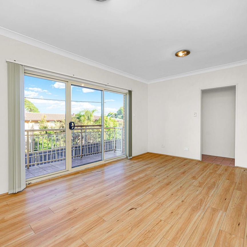 Spacious two bedroom apartment - Photo 1