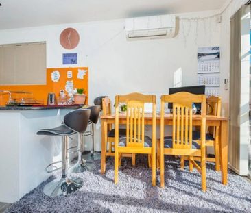 Sun Filled Family Home in Massey - Photo 5