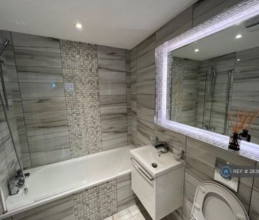 1 bedroom penthouse to rent - Photo 4